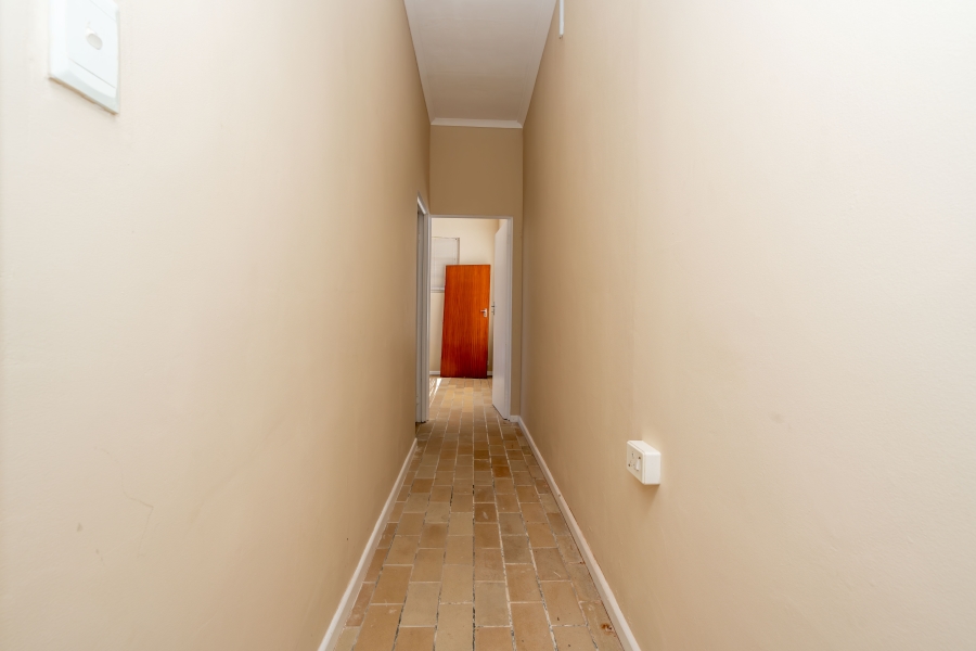 8 Bedroom Property for Sale in Middedorp Western Cape